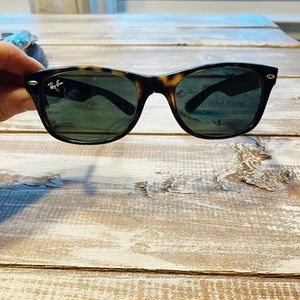 Ray-ban Wayfarer glasses with case